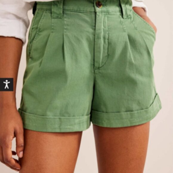 Boden Casual 100% Cotton Pleat Front Cuffed Relaxed Fit Shorts Olive Size 14 NWT - Picture 2 of 8